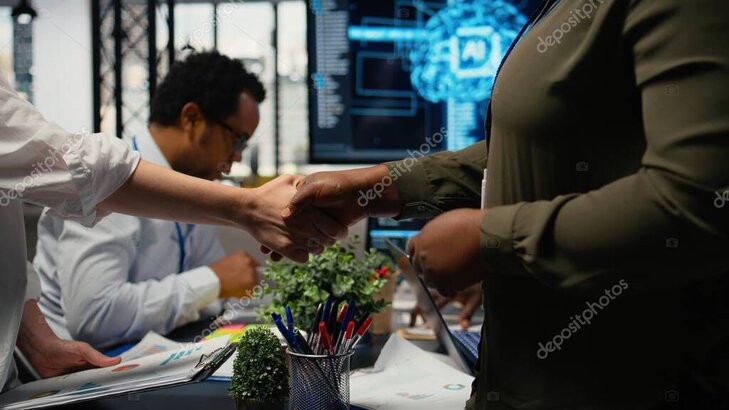 Geschäftsleitung diskutiert KI-Strategie im Sitzungszimmer